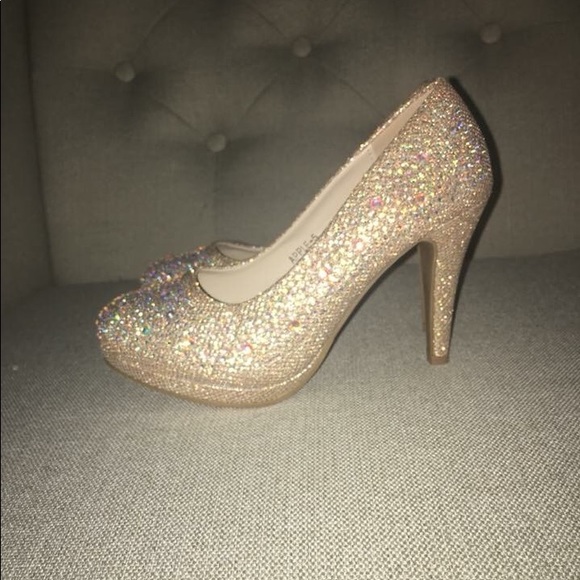 Champagne Heels - Picture 4 of 5